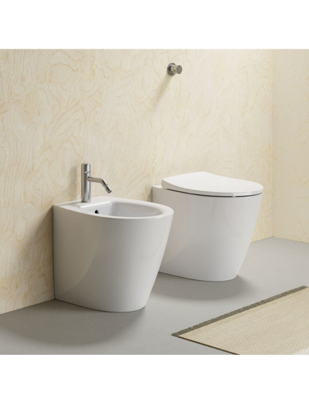 Coppia Sanitari Filomuro Vaso e Bidet a Terra Senza Brida + Coprivaso Soft-Close | Gsi Modo 52.37 Coppia Sanitari