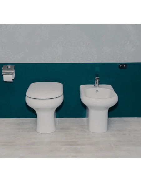 Coppia Sanitari Filomuro Vaso e Bidet  a Terra + Coprivaso Tradizionale | Rak Compact 51.37 Coppia Sanitari
