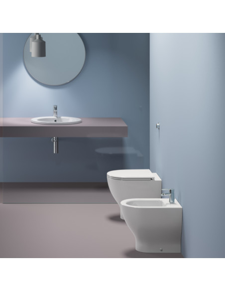 Coppia Sanitari Filomuro Vaso e Bidet a Terra Senza Brida + Coprivaso Soft-Close | Gsi City Pro 52.35 Coppia Sanitari
